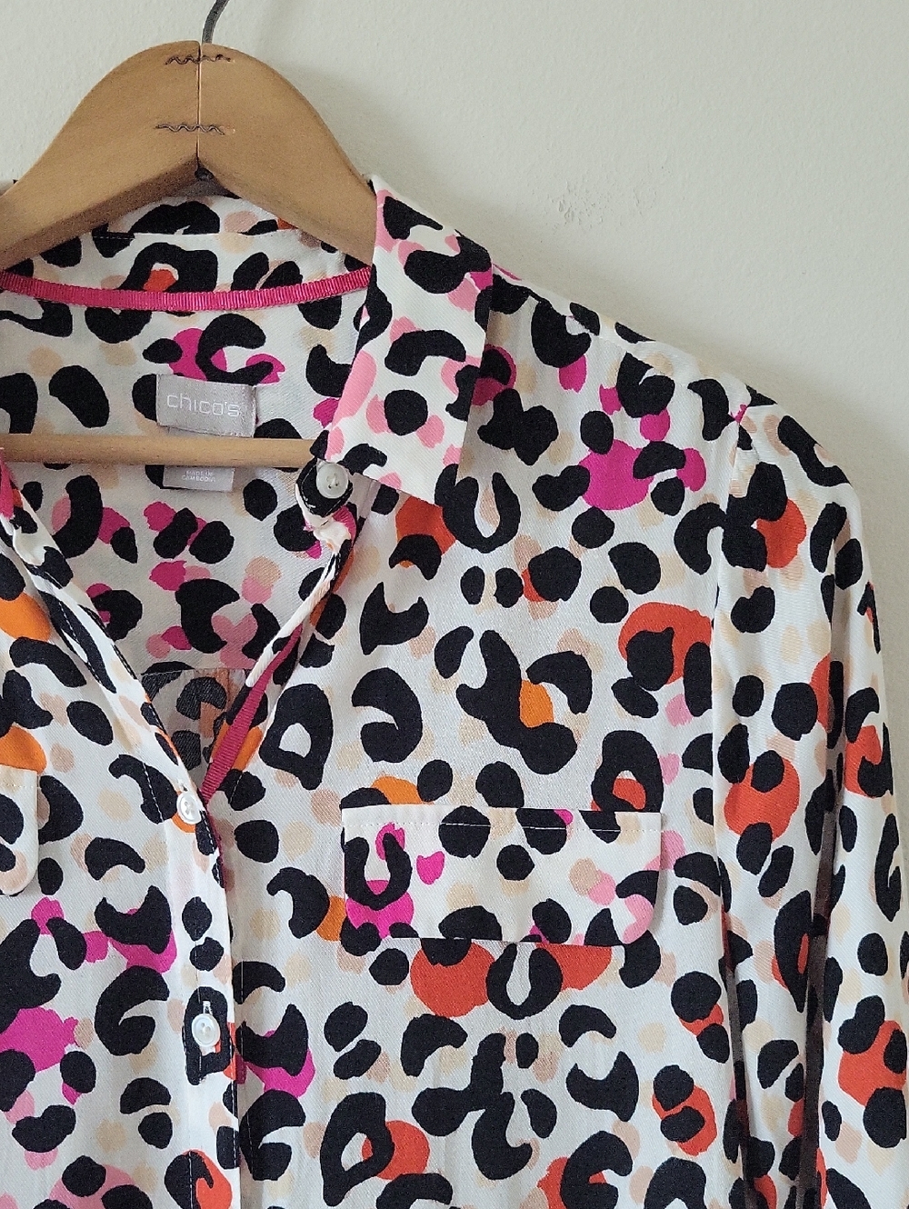 Chico's Long Sleeve Colorful Animal Print Button Down Rayon Shirt Size Small - Picture 2 of 6